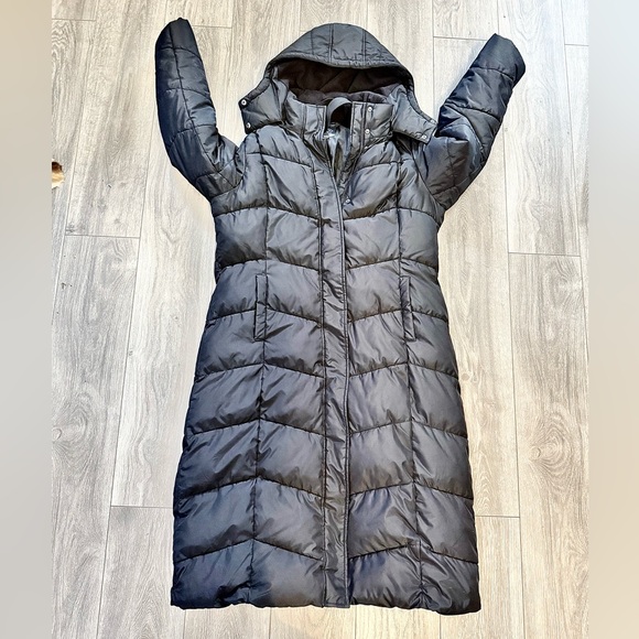 St. John's Bay Jackets & Blazers - St. John bay heavy Women's Black Quilted very Long Coat elastic straps inside